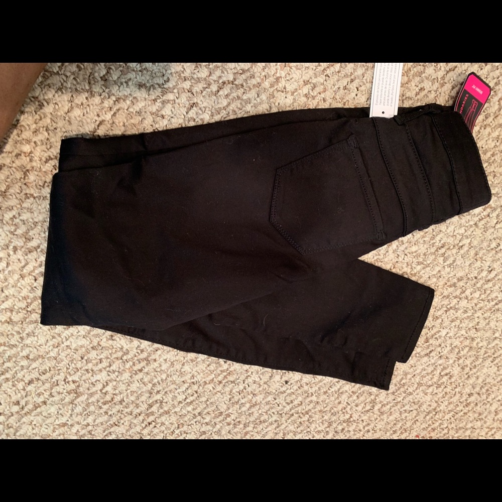 Black size 4 skinny jeans No Boundaries